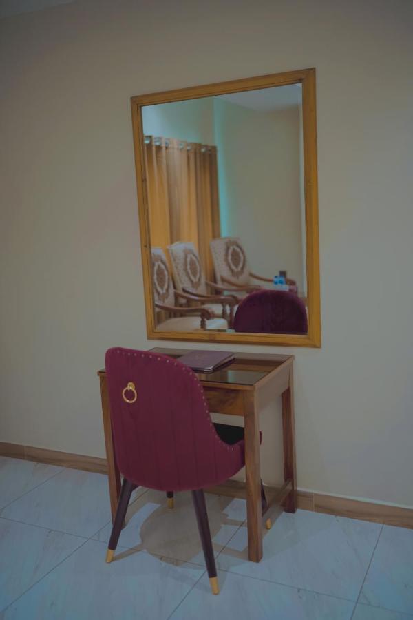Hotel Pearl Inn Karachi Bagian luar foto