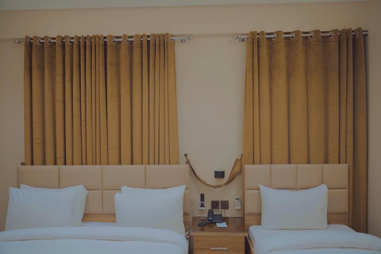 Hotel Pearl Inn Karachi Bagian luar foto