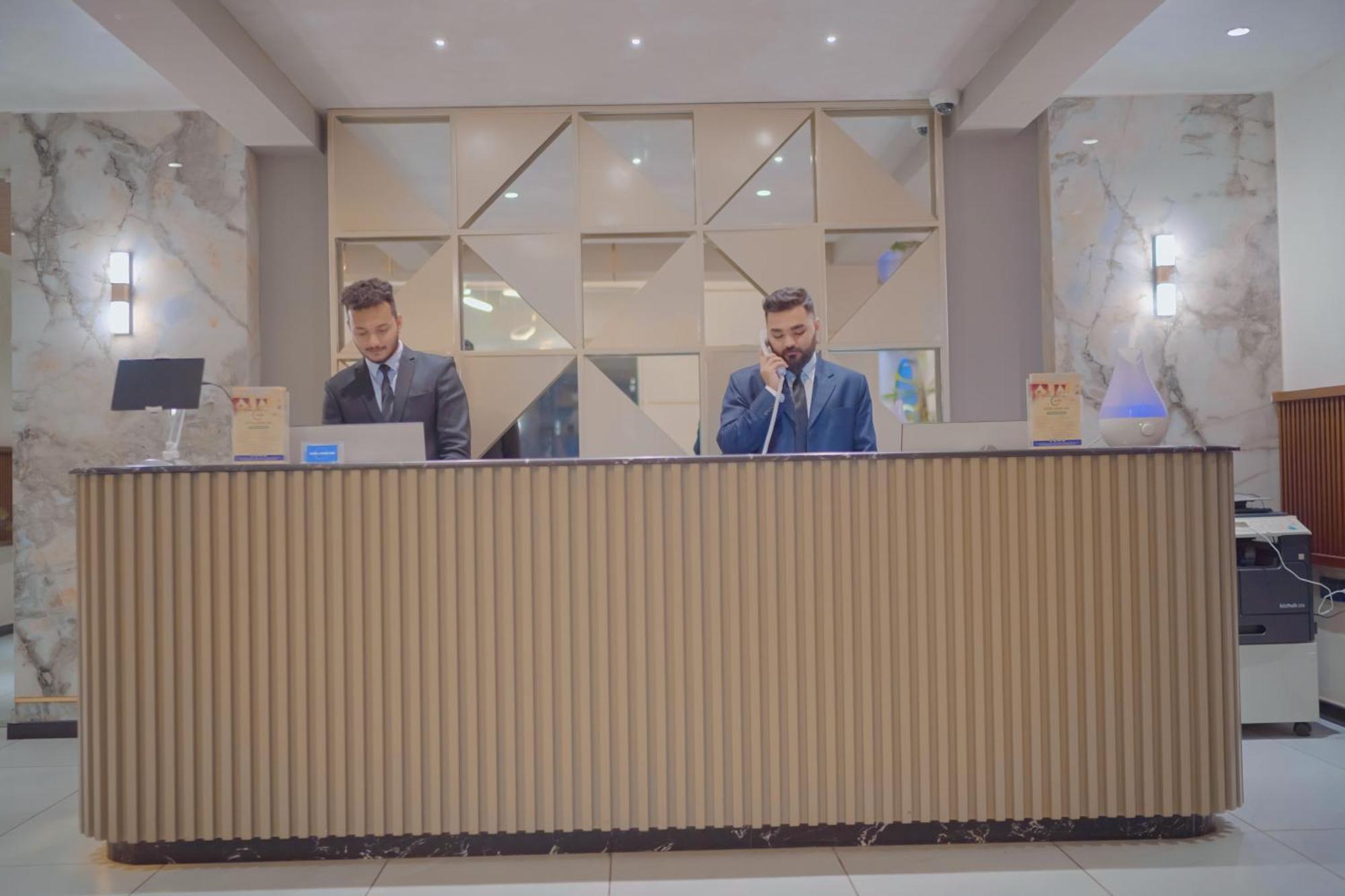 Hotel Pearl Inn Karachi Bagian luar foto