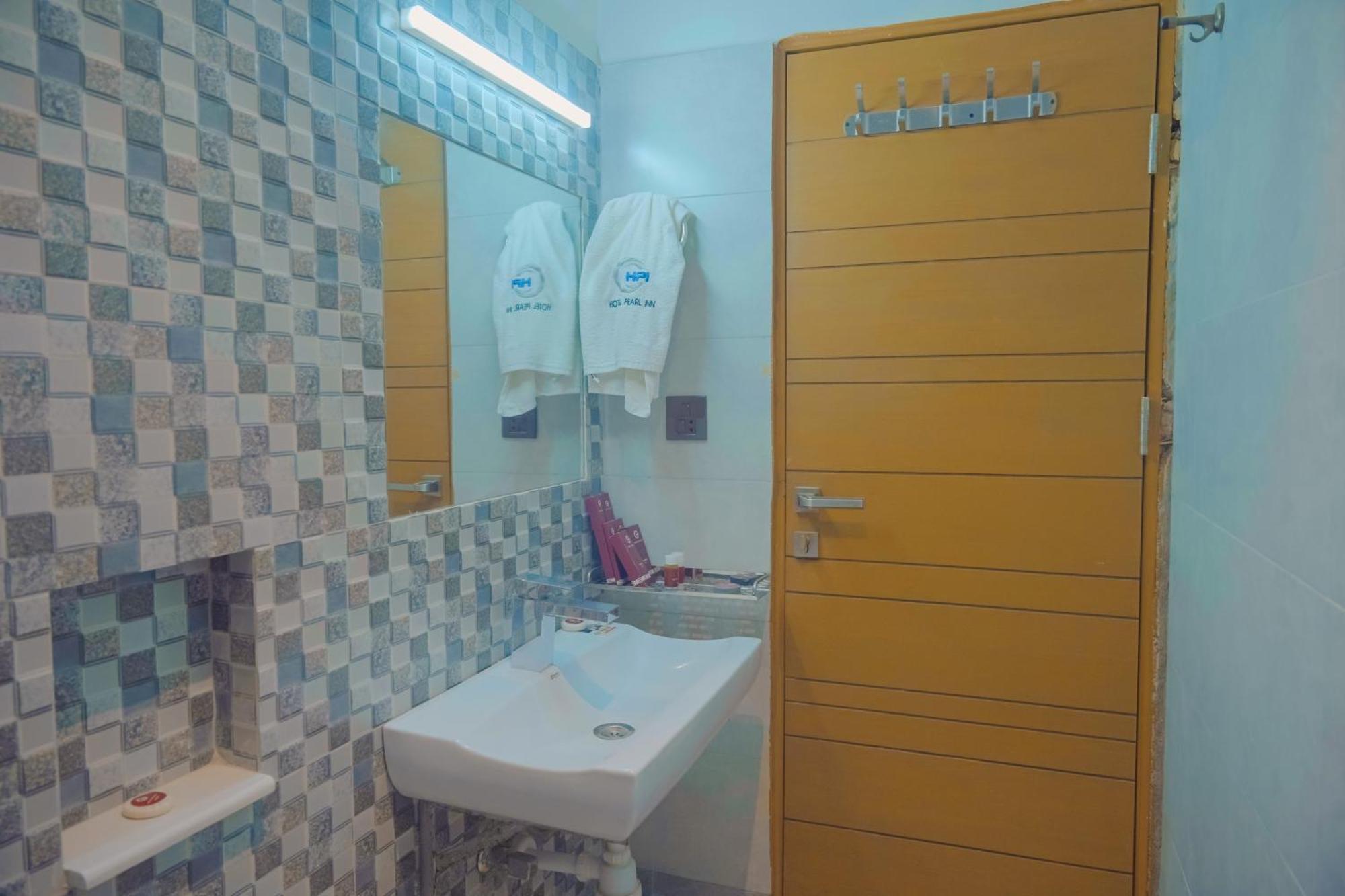 Hotel Pearl Inn Karachi Bagian luar foto