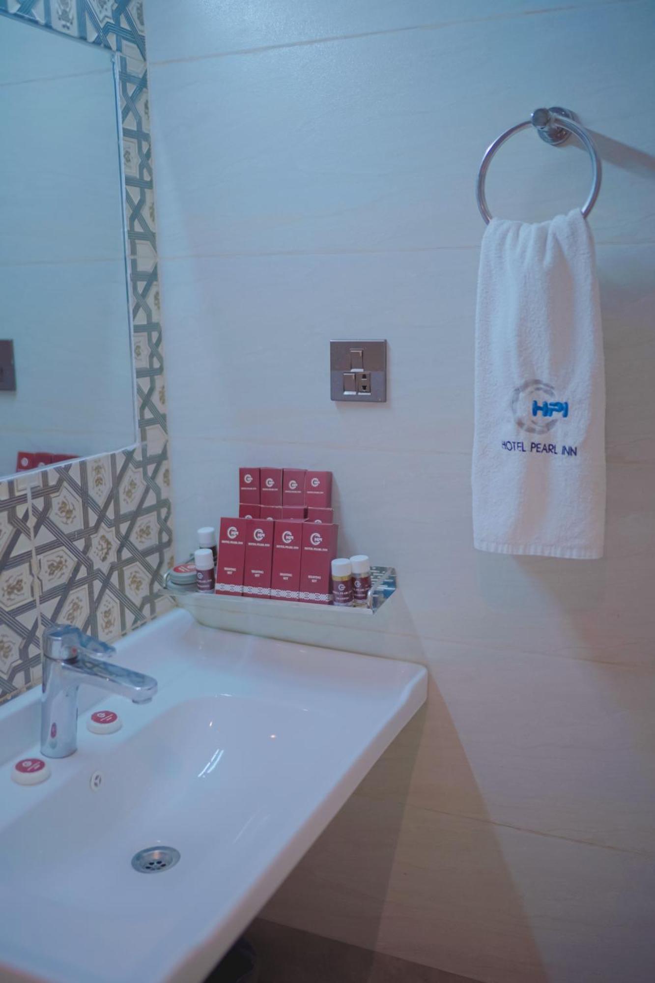 Hotel Pearl Inn Karachi Bagian luar foto