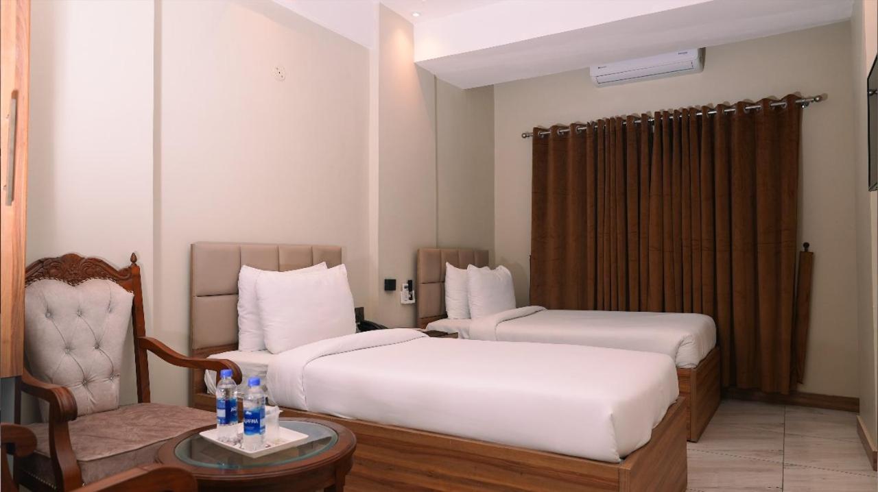 Hotel Pearl Inn Karachi Bagian luar foto